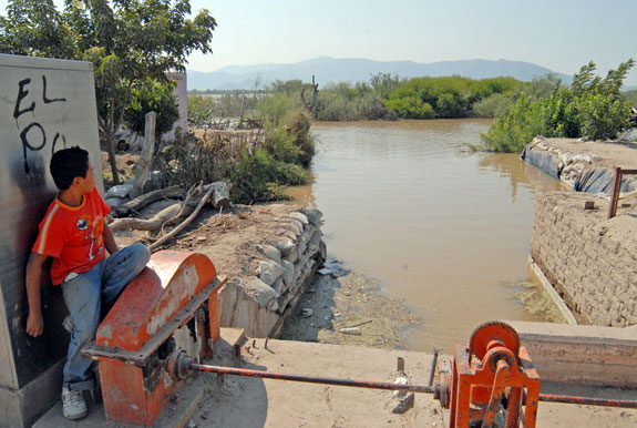 Continúan las diversas acciones de apoyo a las familias afectadas por la creciente del Río Nazas