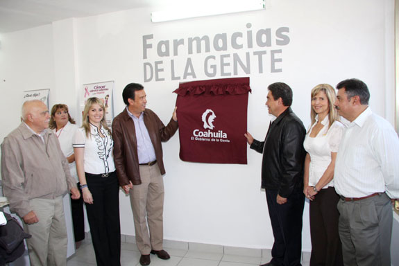 Inaugura el gobernador Humberto Moreira Valdés Megafarmacia de la Gente en Saltillo
