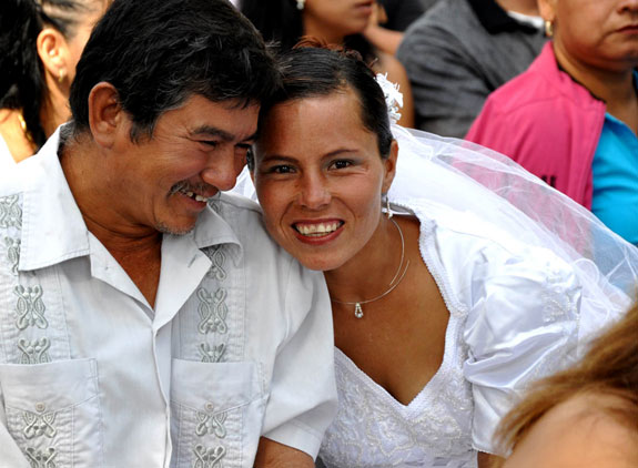 Legalizan relación 42 parejas en boda comunitaria en DIF Municipal de Piedras Negras