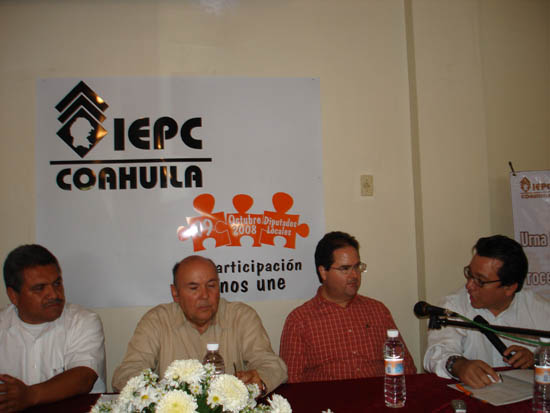 Presenta urna electrónica en Acuña el IEPEC 