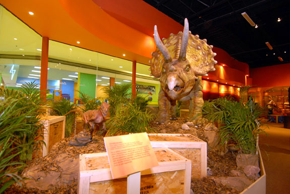 Inauguran la Secretaría de Turismo y los Museos del Desierto y de las Aves  "Pabellón Coahuila" en Monterrey