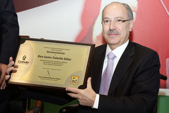 Coahuila rinde homenaje a don Javier Cabello Siller