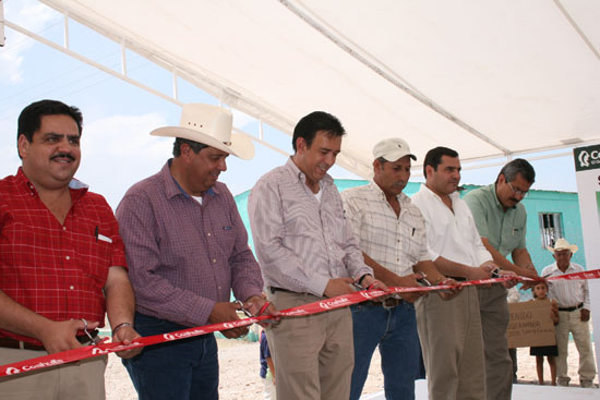 Inaugura gobernador Humberto Moreira rehabilitación de la  carretera Acuña-Santa Eulalia