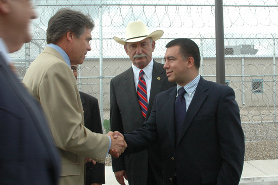 Acompaña alcalde de Piedras Negras Raúl Vela Erhard al gobernador de Texas Rick Perry