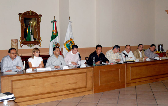 Anuncia el gobernador Humberto Moreira a los secretarios y funcionarios de la Administración Programa de Austeridad