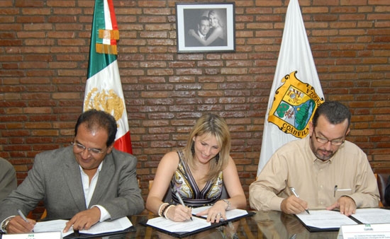Signa convenio DIF Coahuila con el hospital universitario