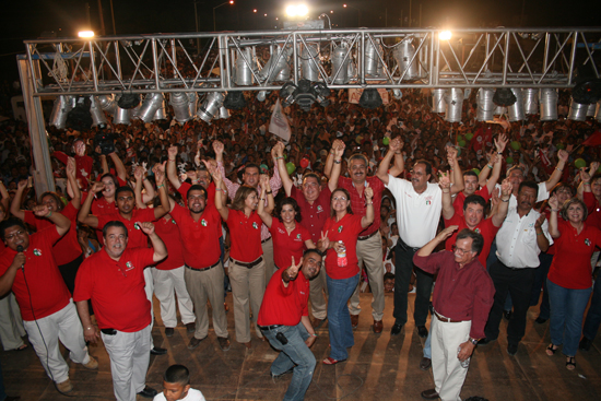 Cierra campaña Alberto Aguirre  ante más de 15 mil simpatizantes 
