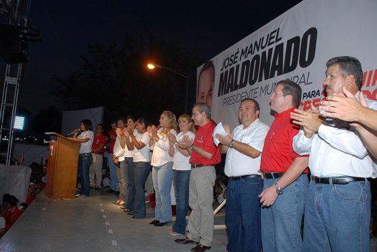 Cierra campaña Pepe Maldonado  ante 10 mil nigropetenses 