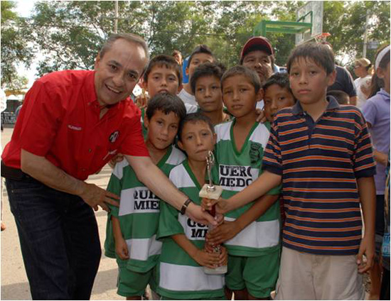 “Pepe Gol” fomenta el deporte entre cientos de niños y jóvenes de la ciudad 