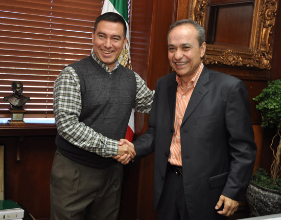 Pepe Maldonado se reúne con el presidente municipal Raúl Vela 