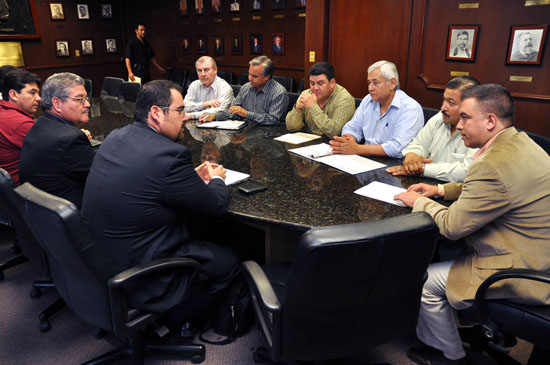 Se reúne alcalde Raúl Vela Erhard con comité de Entrega-Recepción 