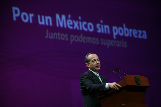 Superación de la pobreza, primera prioridad del Gobierno Federal: Presidente Calderón 