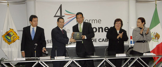 Asiste el Gobernador Humberto Moreira Valdés al IV Informe del Alcalde Ricardo Aguirre Gutiérrez 