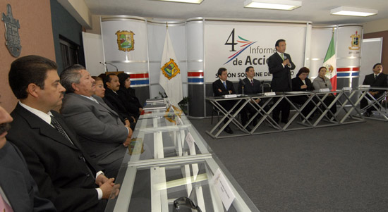 Asiste el Gobernador Humberto Moreira Valdés al IV Informe del Alcalde Ricardo Aguirre Gutiérrez 