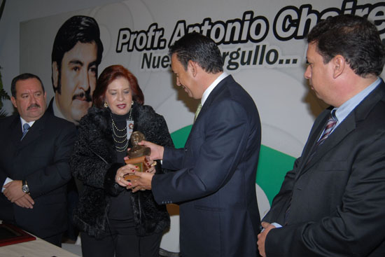 Preside el gobernador Humberto Moreira Valdés homenaje al profesor Antonio Chaires Costilla 