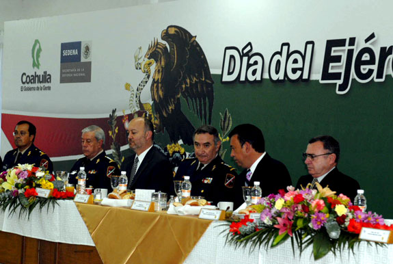 Asiste el gobernador Humberto Moreira Valdés a ceremonia de conmemoración del Día del Ejército Mexicano