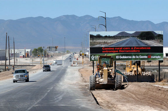 Avanzan trabajos de modernizacion en la carretera Derramadero-General Cepeda