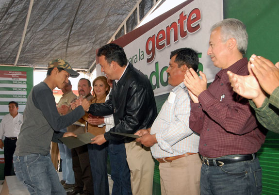 En Coahuila la pavimentación de caminos rurales es rentable social y moralmente: Humberto Moreira Valdés