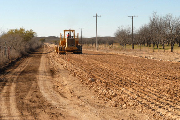 Más de 200 millones de pesos para pavimentación de caminos rurales este año en Coahuila