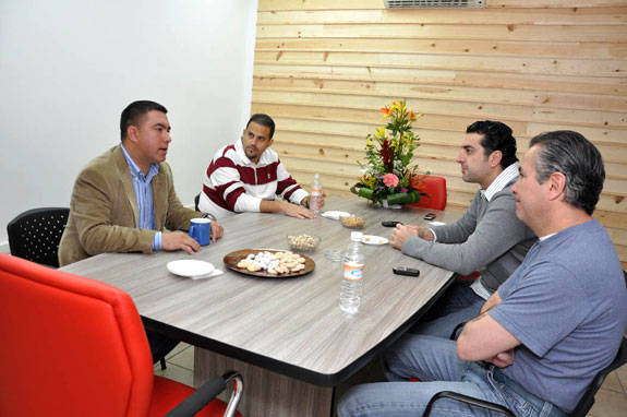 Ofrece bienvenida alcalde Raúl Vela a empresa constructora