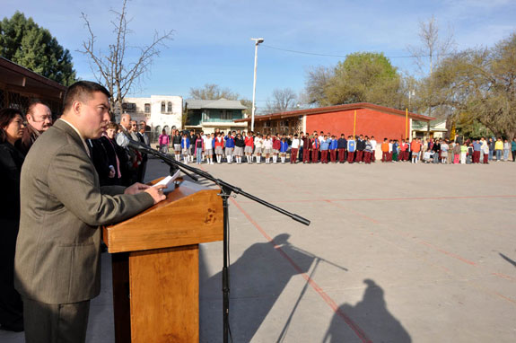 Participa alcalde en ceremonia del saludo a la bandera en la escuela Francisco I. Madero