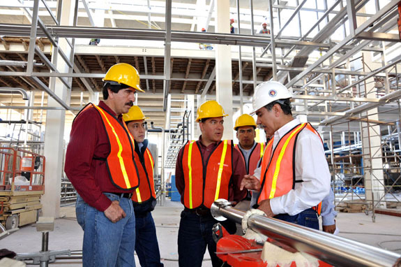 Realiza alcalde Raúl Vela Erhard, recorrido por la obra de construcción de la Mega Planta Modelo