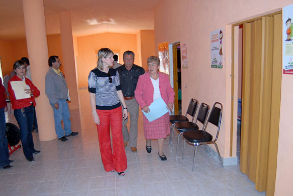 Visita la presidenta del DIF Coahuila el municipio de Juárez, donde entrega diversas obras y beneficios a la gente
