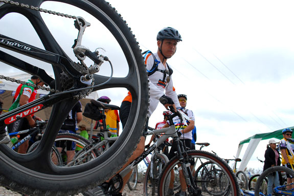Apoya el gobierno de Coahuila la primera carrera internacional de ciclismo de montaña “La Polvareda 2009”