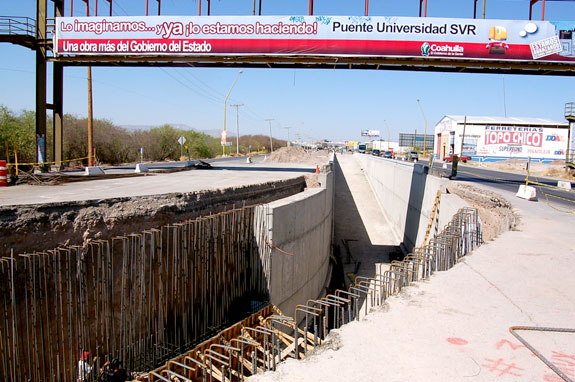 Avanza la construcción del paso deprimido en la intersección de la Carretera Torreón-Matamoros y Avenida Universidad
