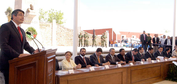 El secretario de gobierno de Coahuila, Armando Luna Canales, dio el discurso oficial, en el marco de la ceremonia por el 96 aniversario de la firma del Plan de Guadalupe.