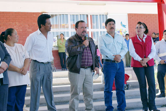 Entrega la SEC a la gente del semidesierto de Coahuila apoyos educativos
