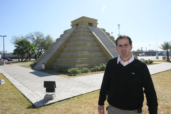 Lic Fernando Purón, Director de la Plaza de las Culturas Piedras Negras, Coahuila