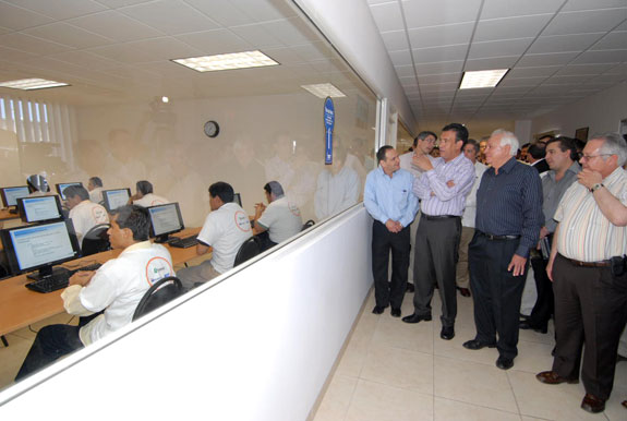 Inaugura el Humberto Moreira Centro de Capacitación de Tecnologías de Información en Torreón