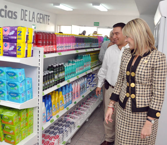 La farmacia brindará atención las 24 horas del día, ofreciendo cerca de 150 medicamentos a 10 pesos, además de productos de higiene personal y limpieza a precios accesibles.