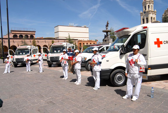 El Patronato de la Cruz Roja Mexicana-Delegación Saltillo, puso a disposición de la comunidad siete ambulancias nuevas y un camión con equipo de rescate que se adquirieron mediante una aportación directa por el orden de los 5.6 millones de pesos.