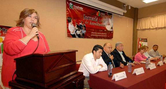 María Elena Alvarado Morales, directora del IEEA, subrayó que los servicios que brinda el Instituto Estatal de Educación para los Adultos (IEEA), no sólo contribuyen a abatir el rezago educativo, sino además a lograr una mejor sociedad.