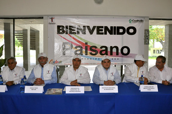 El Cónsul de México en Eagle Pass, Ricardo Santana Velázquez, enfatizó que el programa Paisano representa una oportunidad para que todas las instituciones se unan para recibir a los mexicanos que viven en el exterior.