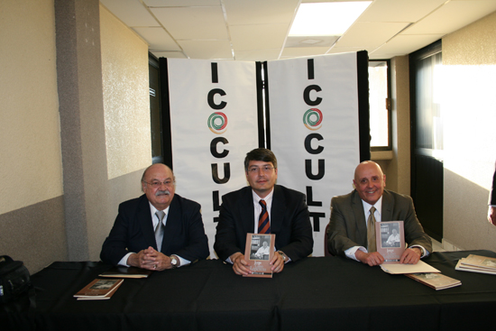 El Lic. Jorge Cano Loperena es acompañado  por Armando Luna Canales, secretario de gobierno y del Lic. Armando Guerra Guerra, director del ICOCULT