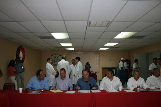 CANACO Y CANACINTRA demandaron mejor atención del IMSS ante delegado