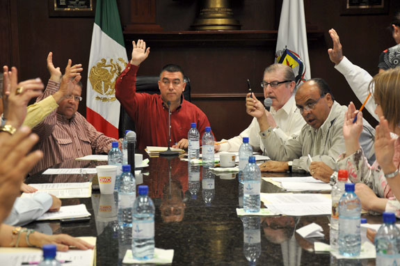 En sesión ordinaria de Cabildo celebrada esta mañana y presidida por el Alcalde Raúl Vela Erhard, se aprobó por unanimidad  donar en comodato al DIF Estatal un inmueble municipal, a fin de que sea utilizado como Estancia para Adultos Mayores.
