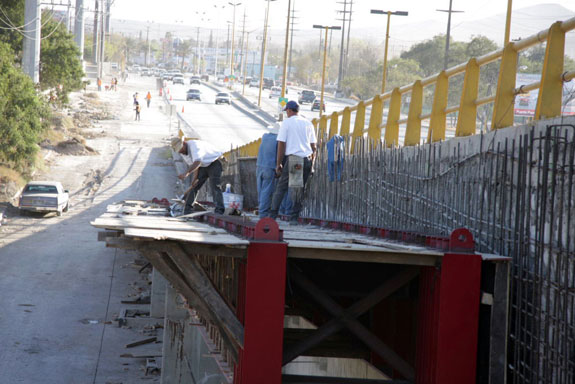 Un 70 por ciento de avance en la construcción del puente en Pape y Vías del Ferrocarril AHMSA