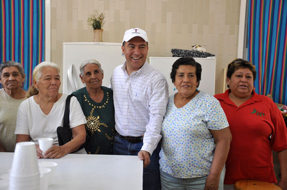 Raúl Vela felicitó al equipo Cachibol de la tercera edad y los exhortó a seguir contribuyendo con sus acciones al fortalecimiento de los diversos programas que implementa el DIF Municipal.