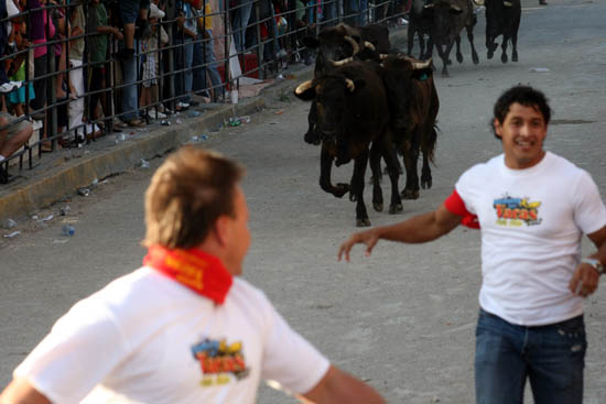 Turistas nacionales y extranjeros participando en el Running Las Vacas
