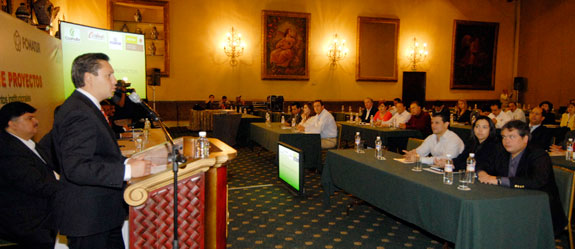 José Luis Moreno Aguirre, Secretario de Turismo en el estado puso en macha el encuentro con la representación del Gobernador Humberto Moreira Valdés, junto a Rubén Fernández Meré, Subdirector de Asistencia Técnica de FONATUR.