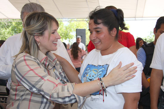 Inicia la señora Vanessa de Moreira el Programa de Ayudas Funcionales para Personas con Discapacidad