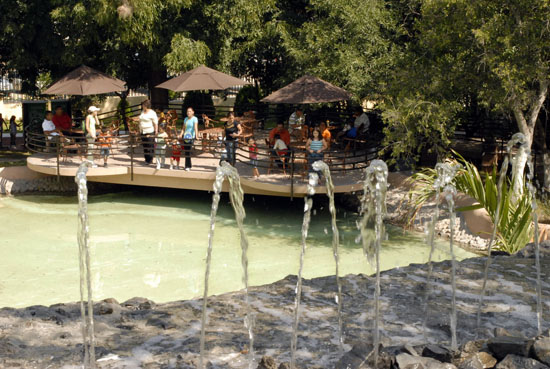 Personas de todas las edades ya disfrutan del renovado parque el Chapulín en Saltillo 