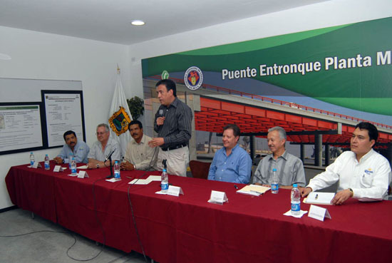 Presenta gobernador Humberto Moreira el proyecto del puente Modelo en Nava