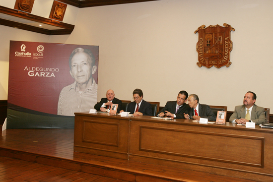 El gobierno del estado rinde homenaje a Aldegundo Garza de  León 