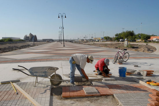 Mil millones de pesos ha recibido ciudad Acuña del gobierno estatal en obras que la transforman 
