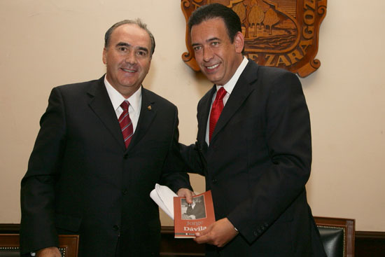 Rinde homenaje el gobierno del estado a Jorge Dávila por su promoción deportiva y del comercio en Coahuila 